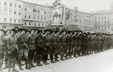 Linzer Jugendgruppe des Schutzbund am Hauptplatz